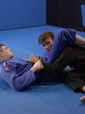 Alexandre Vieira – Linking Half Guard And Pressure Passing